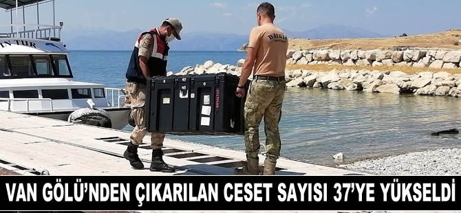 Van Gölü'nde batan teknede çalışmalar yeniden başlatıldı