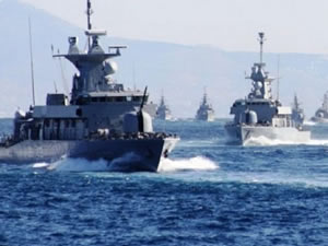 Yunan donanması Ege'ye savaş gemileri konuşlandırdı