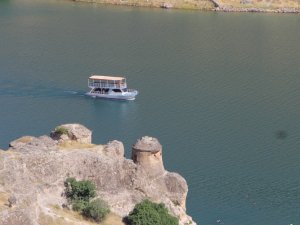 Kralkızı Baraj Gölü’nde tekne turları yeniden başladı