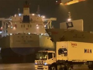 ‘CHINA STEEL GROWTH’ isimli kargo gemisi, Kaohsiung Limanı Konteyner Terminali’nde sürüklendi