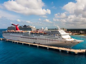 Carnival Cruise Line, ‘Carnival Fantasy’ gemisini geri dönüşüm için İzmir'e gönderdi