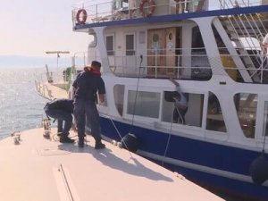 Çeşme'de gezi tekneleri Sahil Güvenlik ekiplerince denetlendi