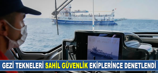 Çeşme'de gezi tekneleri Sahil Güvenlik ekiplerince denetlendi