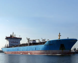 Maersk'e ait ‘ETIENNE’ isimli tanker Malta'da 27 göçmeni kurtardı, kendi mahsur kaldı