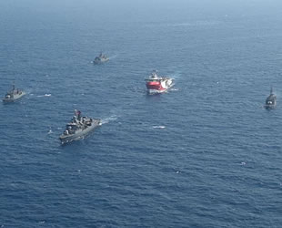 MTA Oruç Reis sismik araştırma gemisine Deniz Kuvvetleri refakat ediyor