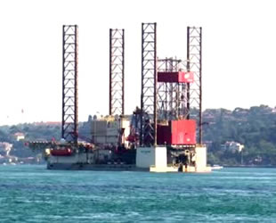 'GSP Saturn' isimli dev petrol platformu İstanbul Boğazı'ndan geçti