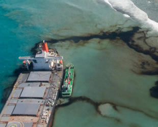 Morityus’taki petrol sızıntısının yarısı tahliye edildi
