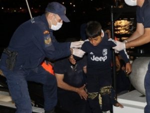 Sahil Güvenlik ekipleri, Foça’da 125 kaçak göçmeni kurtardı