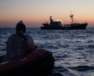 Libya’da göçmenleri taşıyan tekne battı: 45 ölü