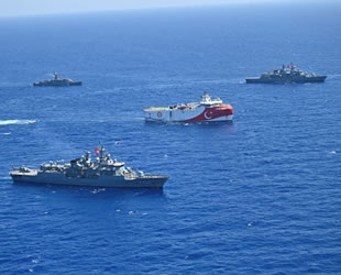 Türk Deniz Kuvvetleri, Oruç Reis'e refakati sürdürüyor