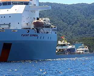 Milyon dolarlık yatlar, Marmaris'e 'Yacht Express' isimli kargo gemisi ile geldi