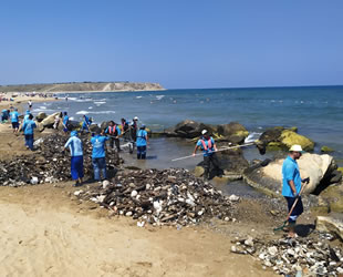 İBB, kirlenen kıyı ve plajları anında temizliyor