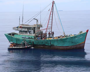 Endonezya'da Vietnam'a ait balıkçı teknesine el konuldu