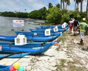 Sri Lanka’lı 10 aileye balıkçı teknesi dağıtımı yapıldı