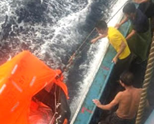 Çin’de balıkçı teknesi battı: 12 kayıp, 2 kişi kurtarıldı