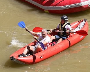 Binali Yıldırım, memleketi Erzincan’da rafting yaptı