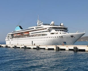 Salgın sonrası ilk yolcu gemisi ‘Gemini’, Kuşadası Limanı’na yanaştı