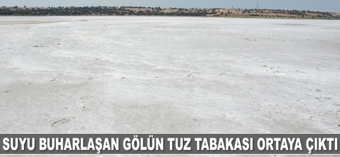 Edirne'de suyu buharlaşan gölün tuz tabakası ortaya çıktı