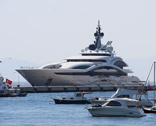 ‘Al Lusail’ isimli lüks yat, Bodrum’a demir attı