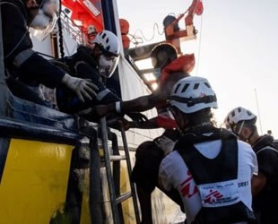 BM ve IOM, Akdeniz'de kurtarılan göçmenlerin acilen karaya çıkarılmalarını istiyor