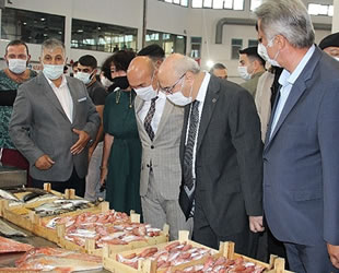 İzmir'in balık halinde hem hareket hem bereket var