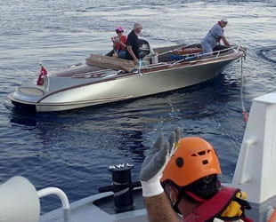 Makine arızası nedeniyle sürüklenen tekneyi Kıyı Emniyeti ekipleri kurtardı