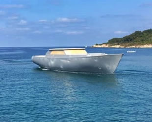 Bartın’da inşa edilen yat denize indirildi