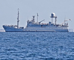 Ukrayna’nın yeni istihbarat gemisi askeri üsten ayrıldı