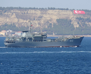 Rus savaş gemisi ‘Andreevsky’ Çanakkale Boğazı’ndan geçti