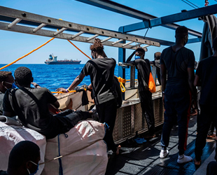 IOM ve BM, bölge devletlerine 'Maersk Etienne gemisindeki göçmenleri karaya çıkartın’ çağrısı yaptı