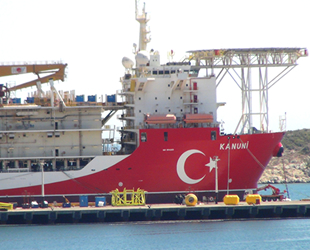 ‘Kanuni’ isimli sondaj gemisi kırmızı beyaza boyandı