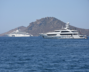 Milyon dolarlık yatlar Bodrum koylarını mesken tuttu