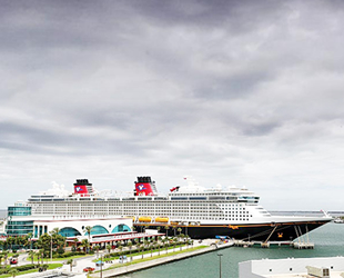 Carnival Cruises'in 'Magellan' isimli gemisi 19 Ekim'de açık artırma ile satılacak