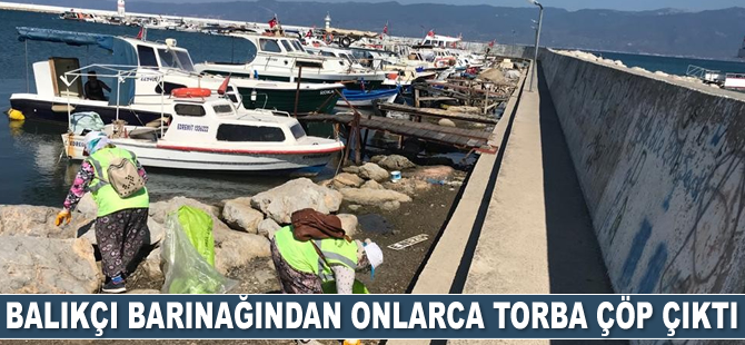 Burhaniye balıkçı barınağı ve fenerden onlarca torba çöp çıktı