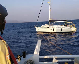 Bodrum açıklarında sürüklenen tekne kurtarıldı