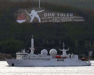 'Dupuy De Lome' isimli Fransız zırhlı istihbarat gemisi Çanakkale Boğazı'ndan geçti