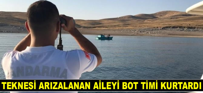Bot timi, teknesi arızalanan ailenin yardımına yetişti