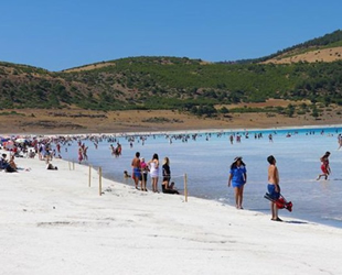 Salda Gölü'nün ‘Beyaz Adalar’ bölgesinde 15 Ekim itibarıyla göle girmek yasaklanıyor