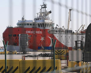 Oruç Reis sismik arama gemisi, yeniden Antalya Limanı'na demirledi