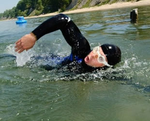 Superior Gölü’nde kulaç atanlar virüs kapıyor