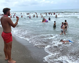 Cankurtaranlar Akçakoca sahillerinde 250 kişiyi boğulmaktan kurtardı