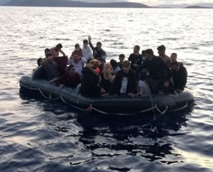 Yunan Sahil Güvenlik ekiplerinin Türk karasularına ittiği 33 göçmen kurtarıldı