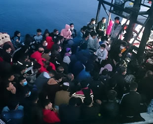 Ege Denizi'nde İtalya'ya gitmeye çalışan 180 kaçak göçmen yakalandı