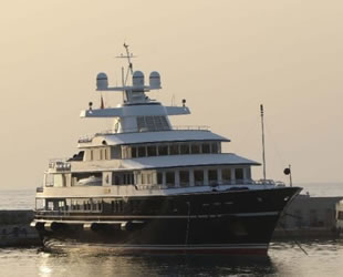 ‘Legander G’ isimli lüks yat, Kuşadası’na demir attı