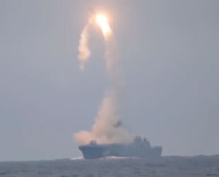 Rusya, Amiral Gorşkov gemisinden seyir füzesi fırlattı