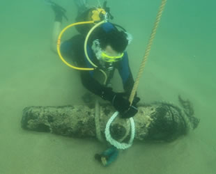 Kandıra’da denizden 19. yüzyıldan kalma top çıkartıldı
