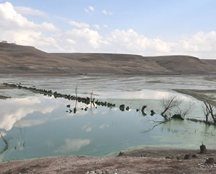 Kars'ta baraj kapakların açılınca su seviyesi 30 metre düştü
