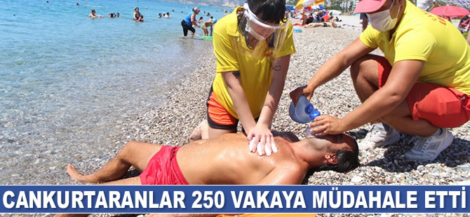 Konyaaltı Sahili'nin cankurtaranları 250 vakaya müdahale etti