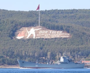 Rus savaş gemisi 'Saratov' Çanakkale Boğazı'ndan geçti