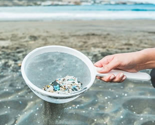 Plastiğin 6 kat daha hızlı çözünmesini sağlayan süper enzim geliştirildi